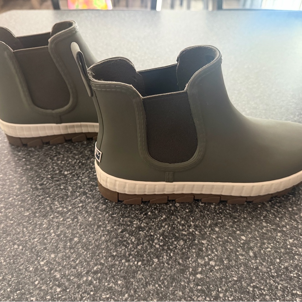 Sperry Olive Green Chelsea Boots
